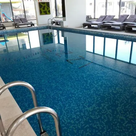 Sunrise Deluxe - Pool & Promenada 아파트 Năvodari