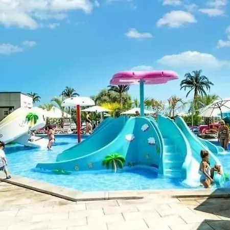 Sunrise Deluxe - Pool & Promenada